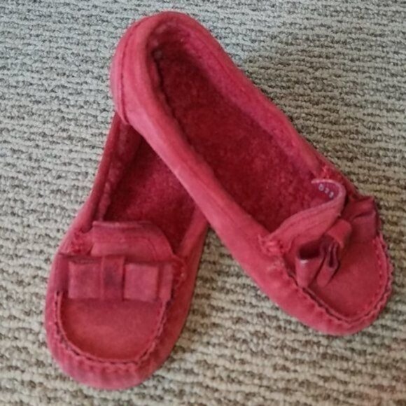 Red Shoes Cole Haan Loafers SLIPPERS Suede House Shoes Kids Size 10 YOUTH - Picture 9 of 12
